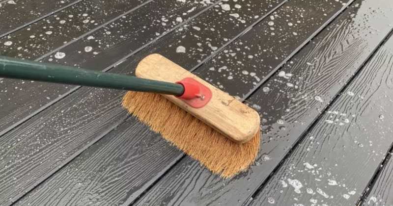 Cleaning Composite Decking: Do's and Don'ts