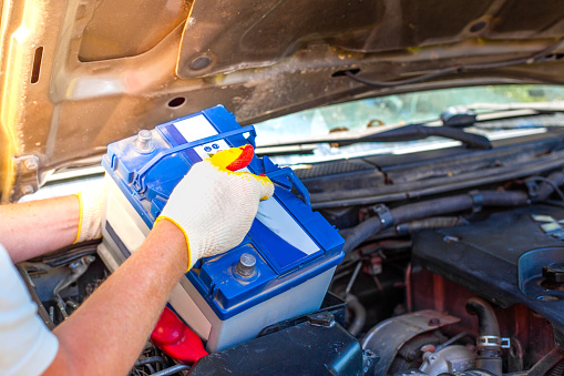 6 Signs That Your Car Battery Needs Replacing