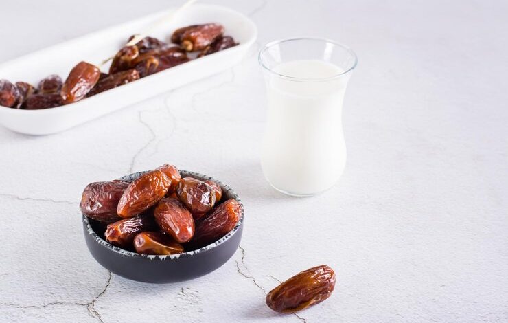 Lose Easily With This Dates and Milk Diet