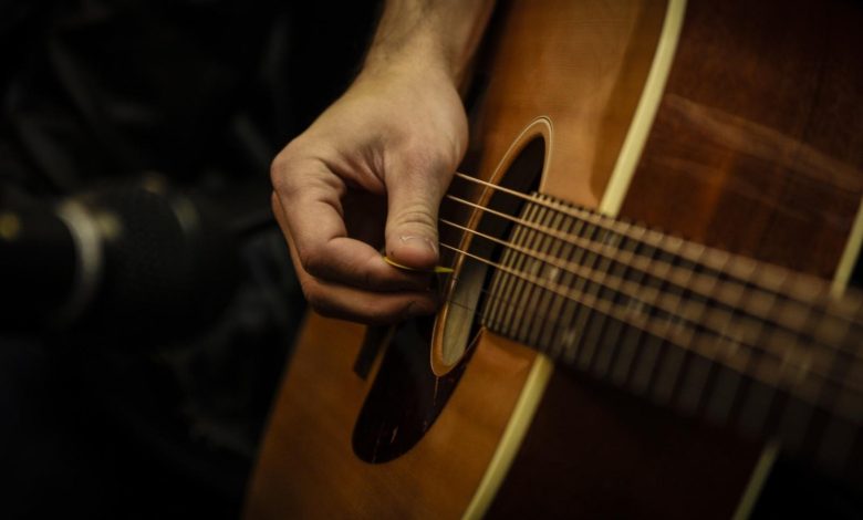 How to Play Acoustic Guitar