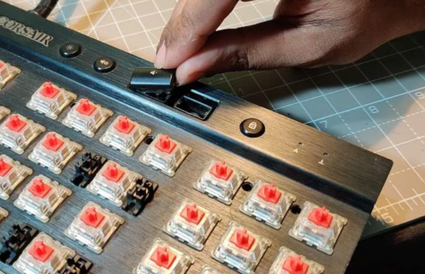 How to replace key on mechanical keyboard